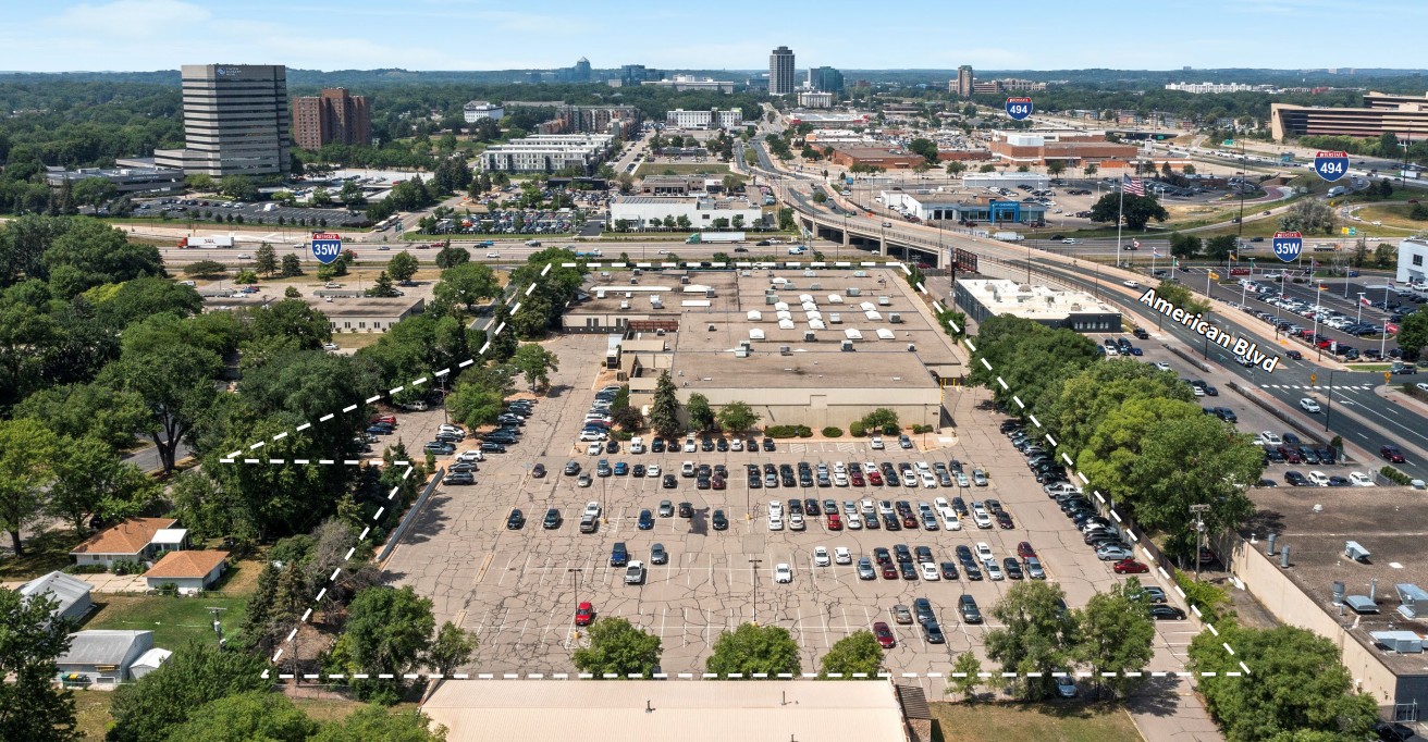 8001 E Bloomington Fwy, Bloomington, MN 55420