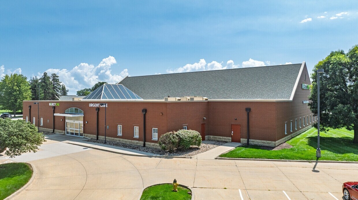 850 Dickman Rd, Des Moines, IA 50315