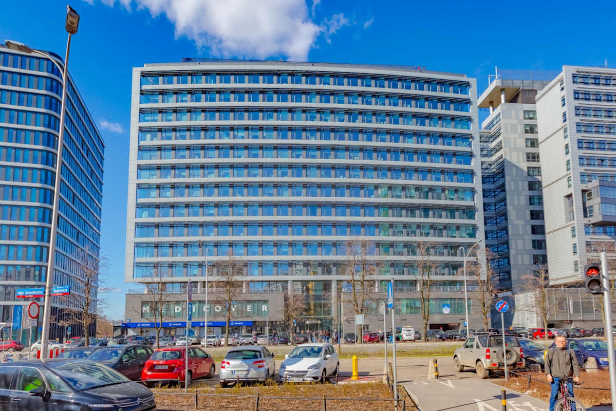 Front budynku z powierzchniami biurowymi