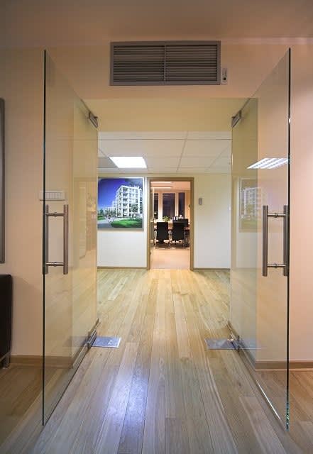 Wnętrze budynku biurowego