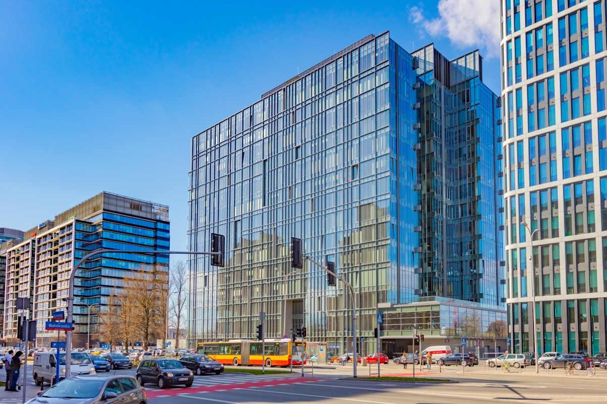 Budynek z przestrzenią biurową - widok z zewnątrz