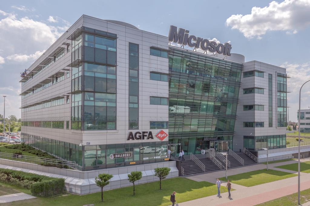 Fasada biurowca - biura do wynajęcia