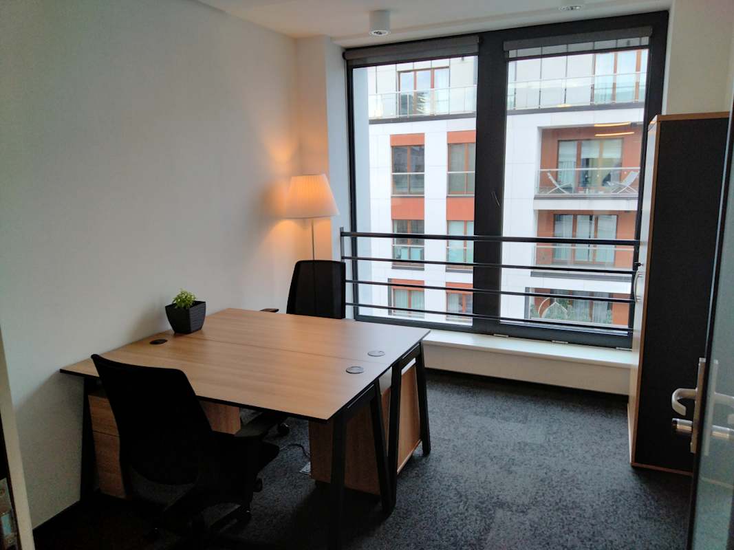 OmniOffice Carpathia Office House