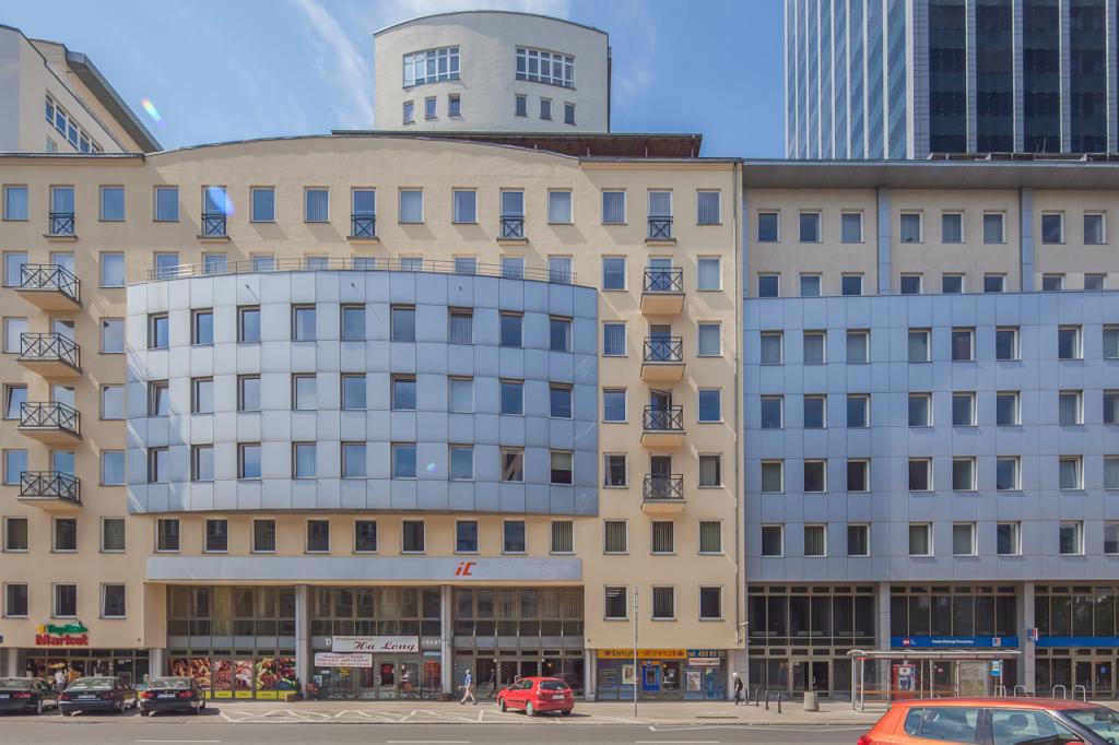 Front budynku z powierzchniami do wynajęcia