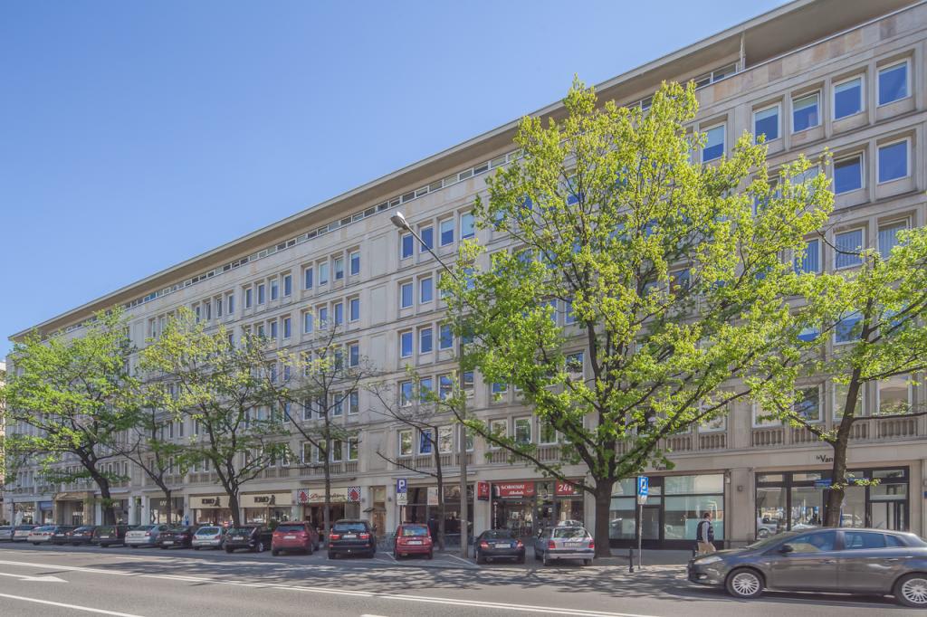 Front budynku z powierzchniami biurowymi