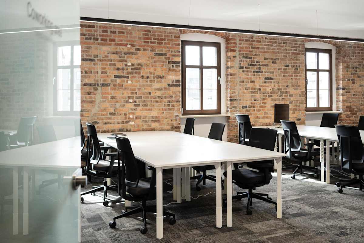 Cluster Offices, Dworcowa 8