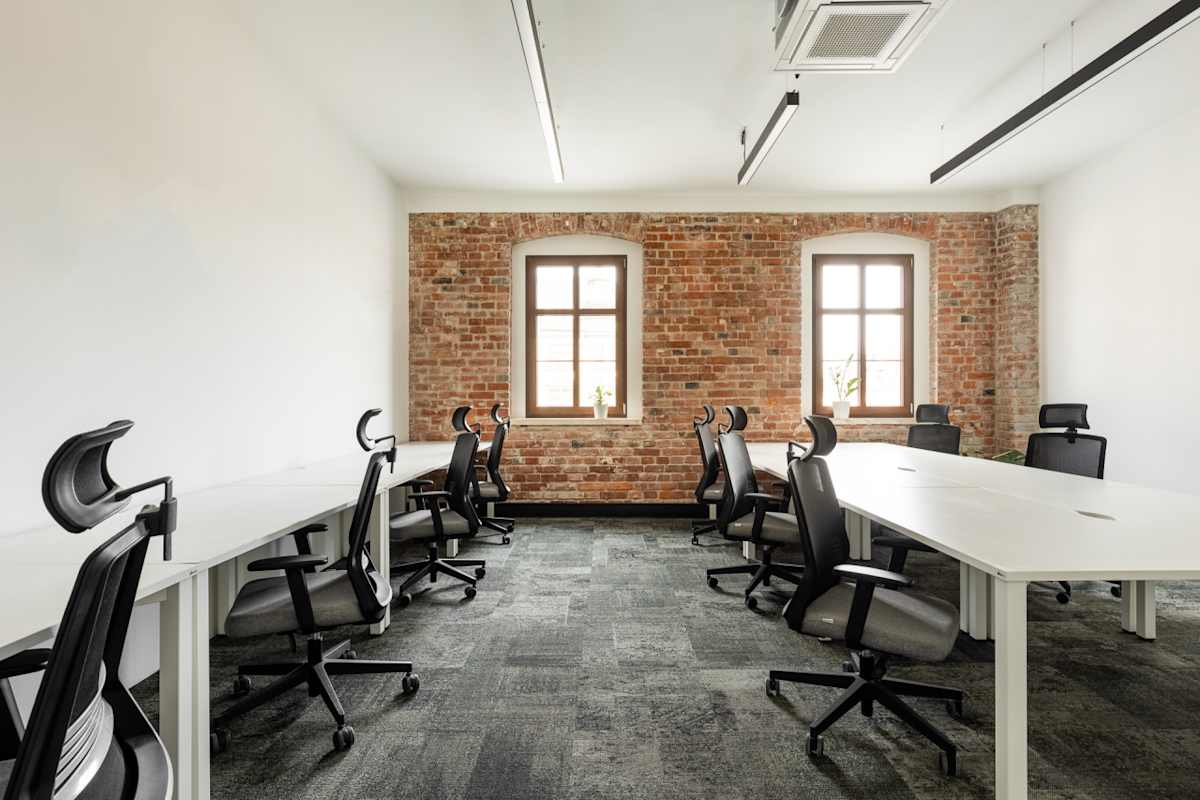 Cluster Offices, Dworcowa 8