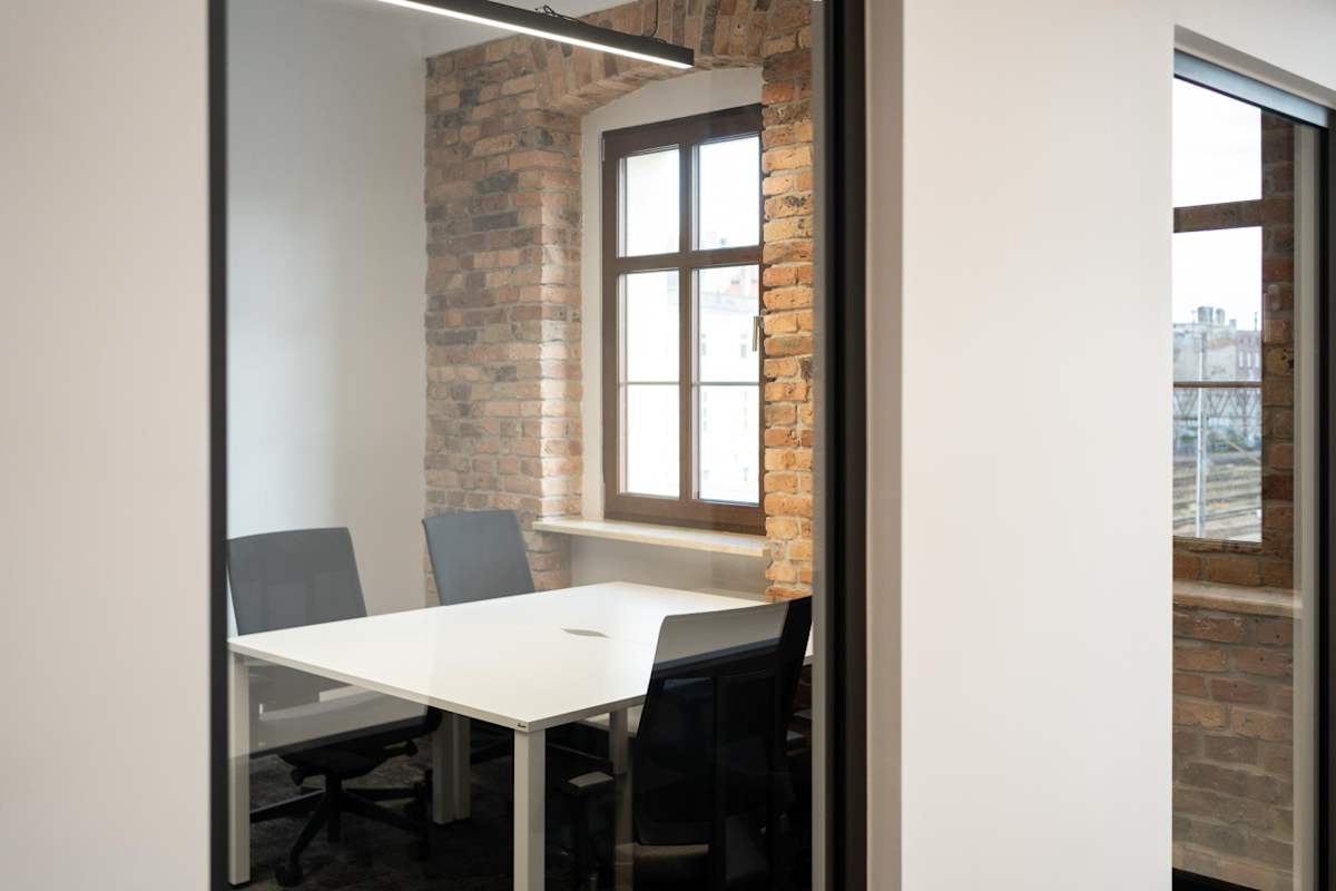 Cluster Offices, Dworcowa 8