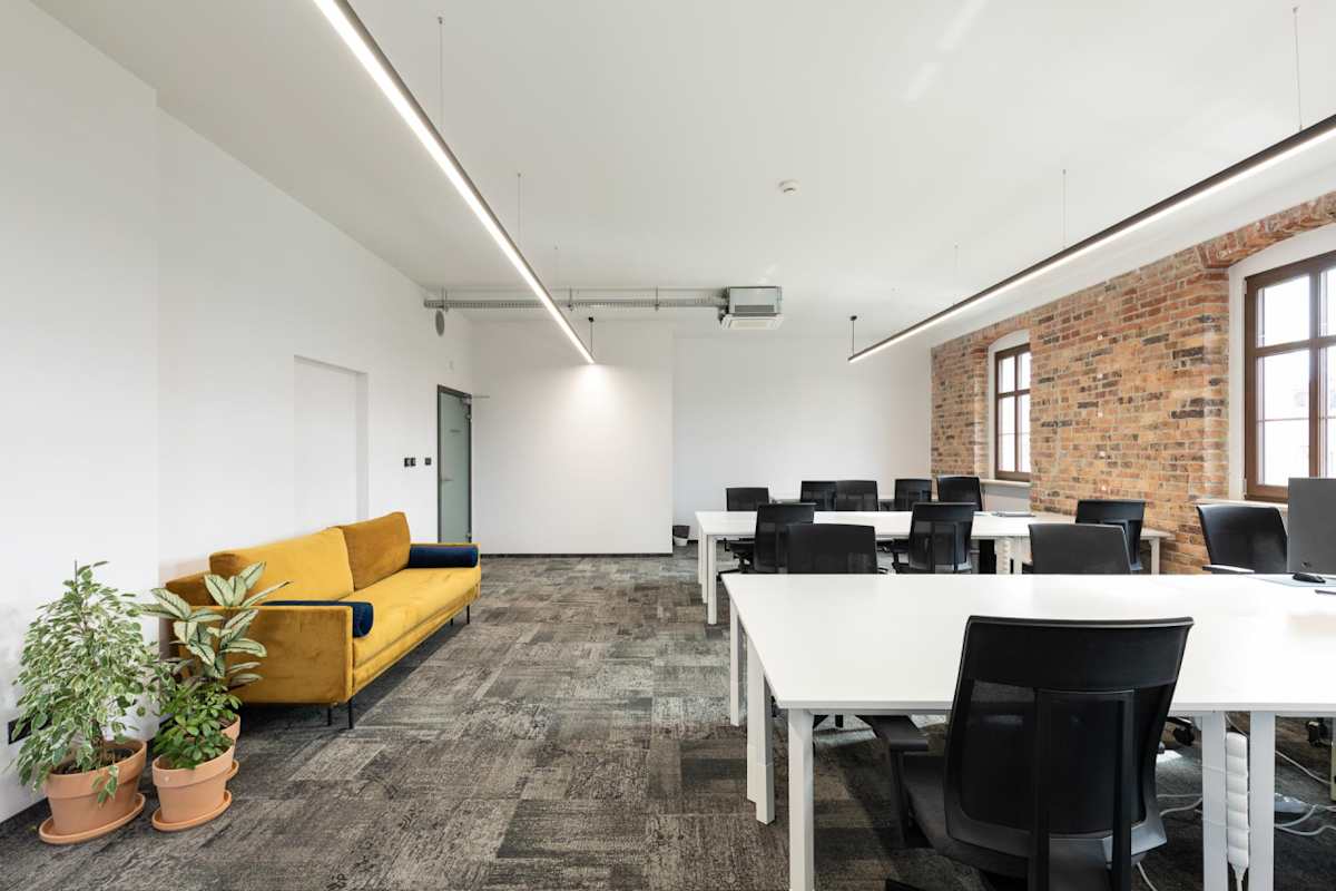 Cluster Offices, Dworcowa 8