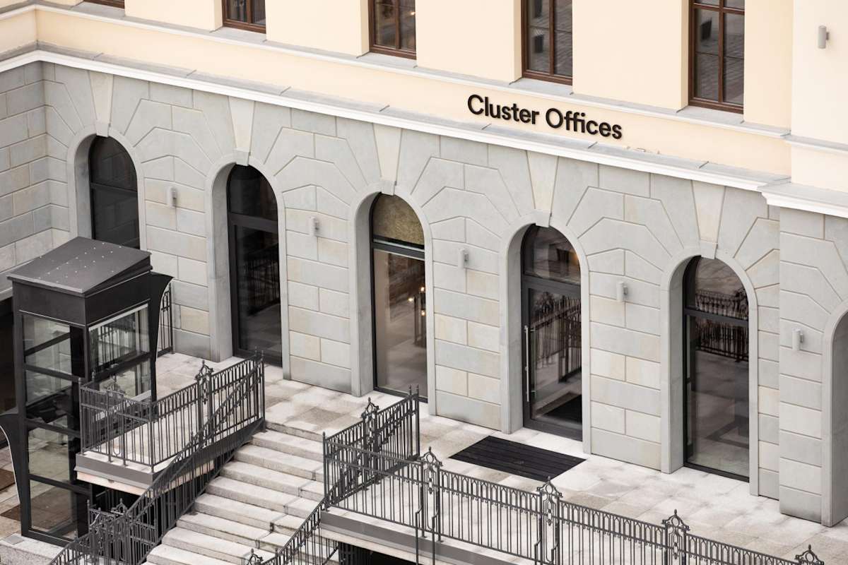 Cluster Offices, Dworcowa 8