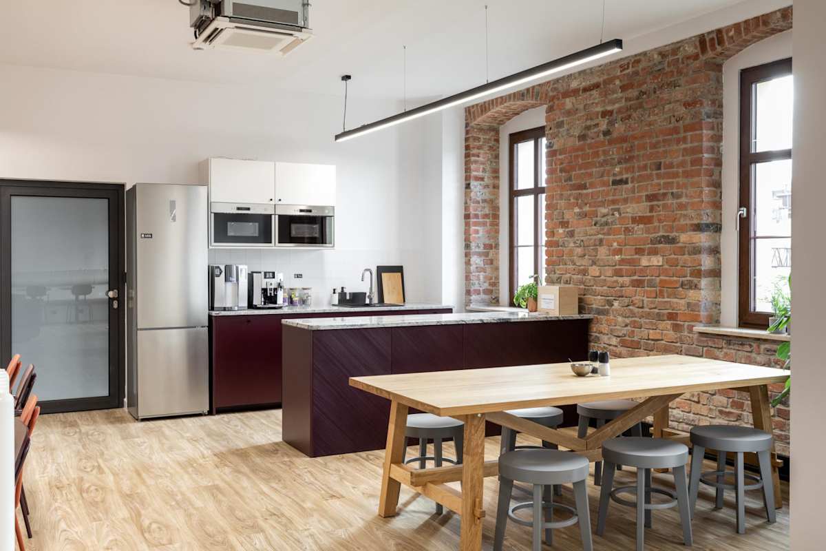 Cluster Offices, Dworcowa 8