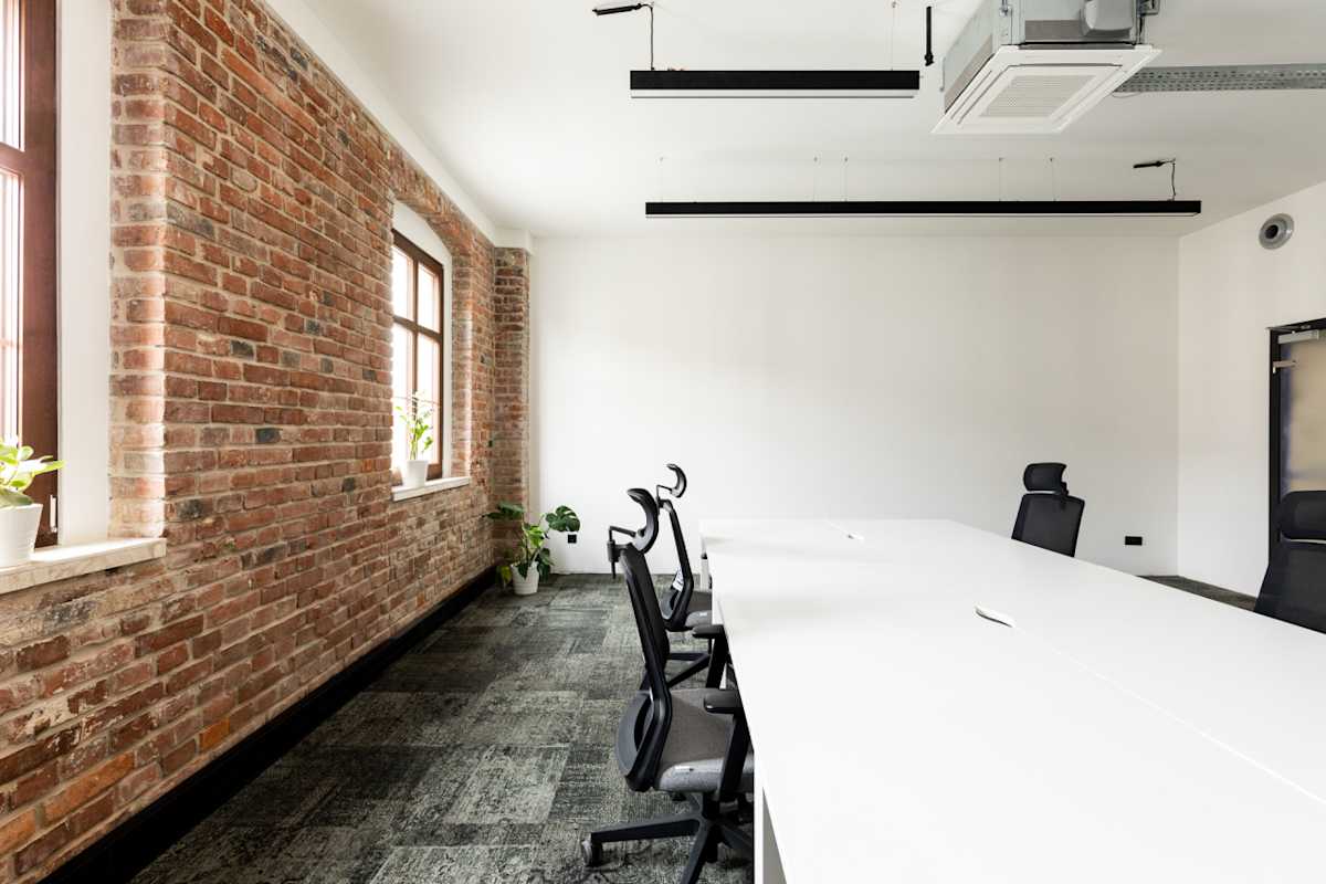 Cluster Offices, Dworcowa 8