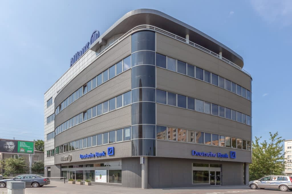 Widok na budynek z powierzchniami biurowymi do wynajęcia