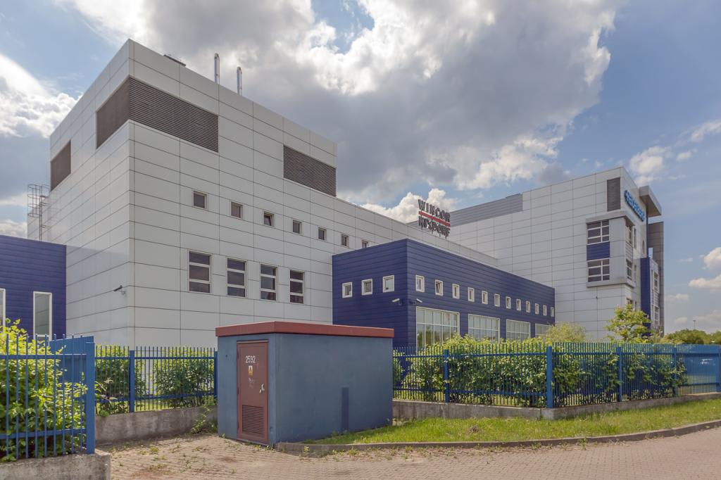 Building with offices for rent