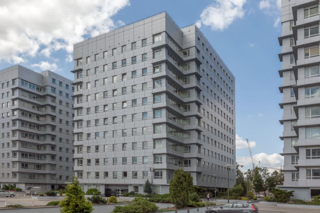 Building with offices for rent