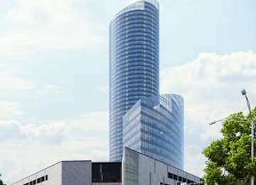 Sky Tower sprzedany za niespełna 400 mln złotych