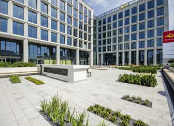 Domaniewska Office Hub z kamieniem węgielnym