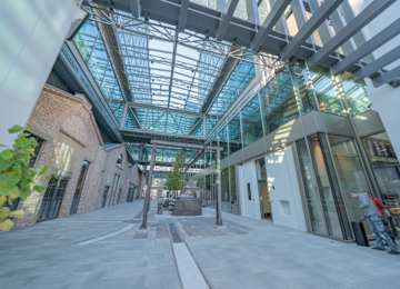 Historyczna Fabryka Norblina z wiechą