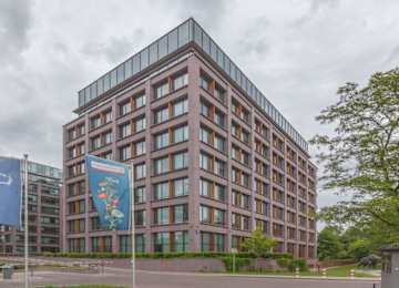 Lipowy Office Park z akademikiem