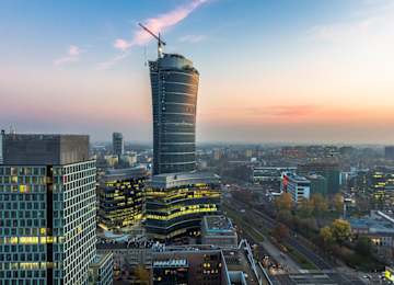 JLL doradzało przy wynajmie 22 000 m2 w Warsaw Spire