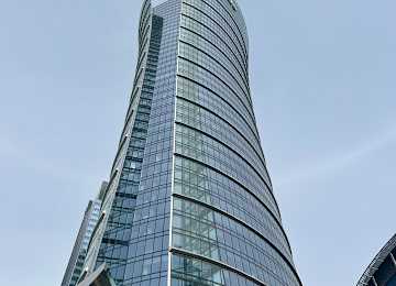 JLL doradzało przy wynajmie 22 000 m2 w Warsaw Spire