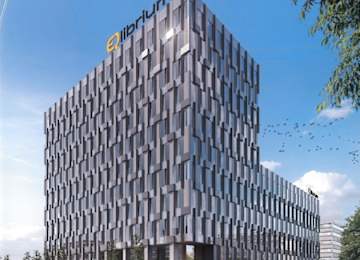 EQlibrium z wiechą na szczycie