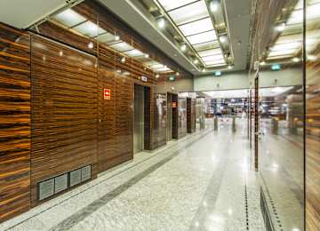 Biurowiec V Tower przechodzi modernizację