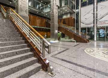 Nowe windy w V Tower