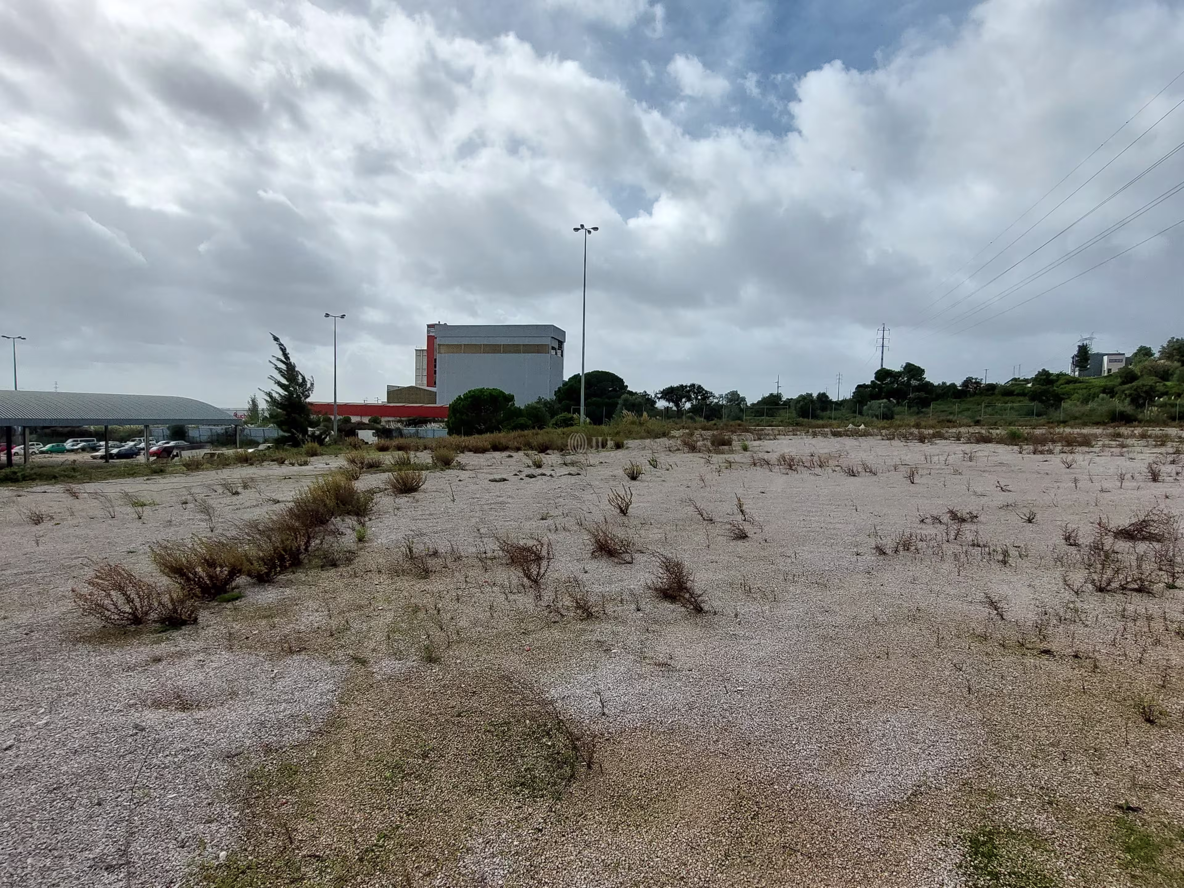 Armazém e Terreno - Azambuja