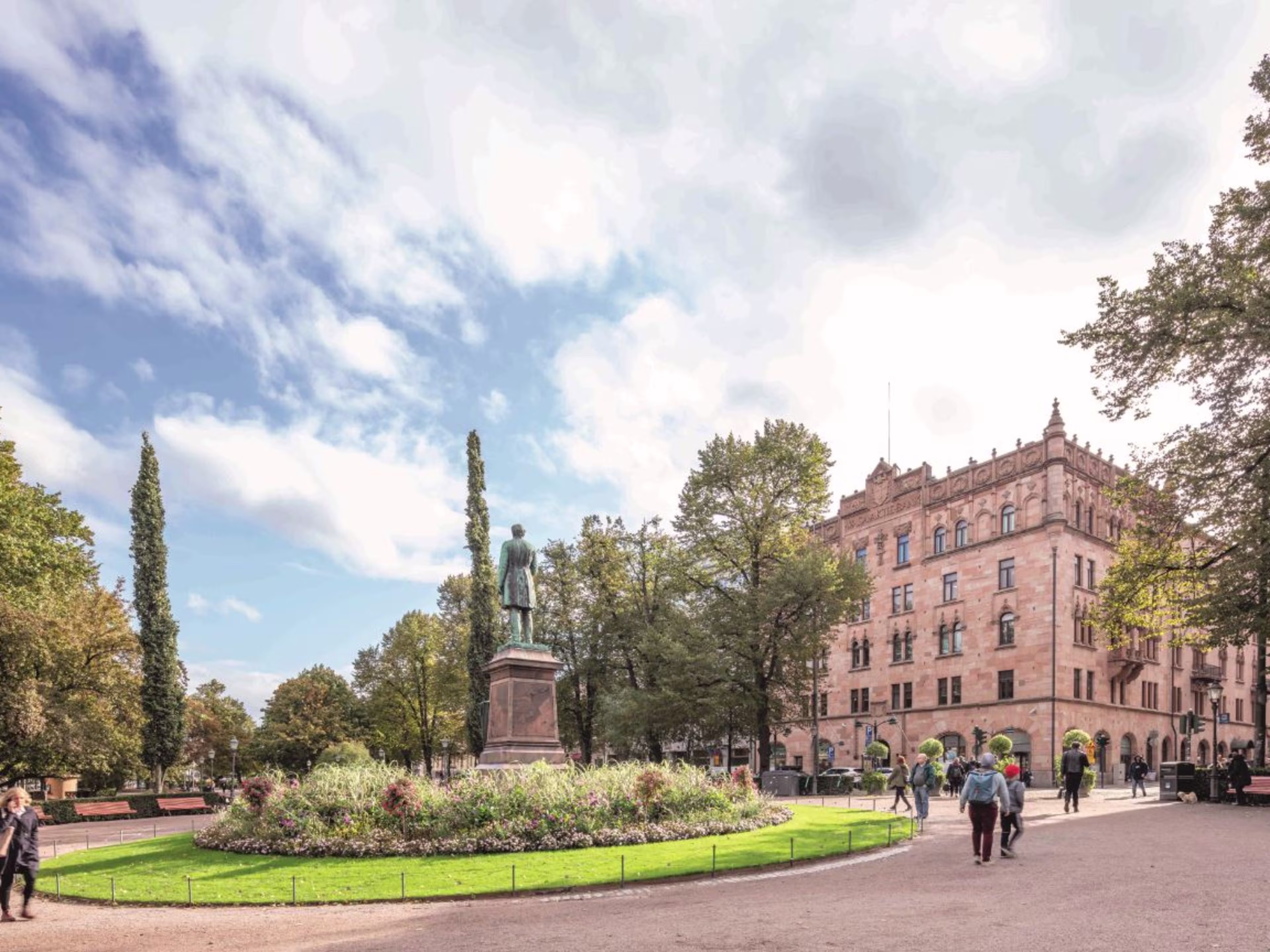 ETELÄESPLANADI 12 / KASARMIKATU 27