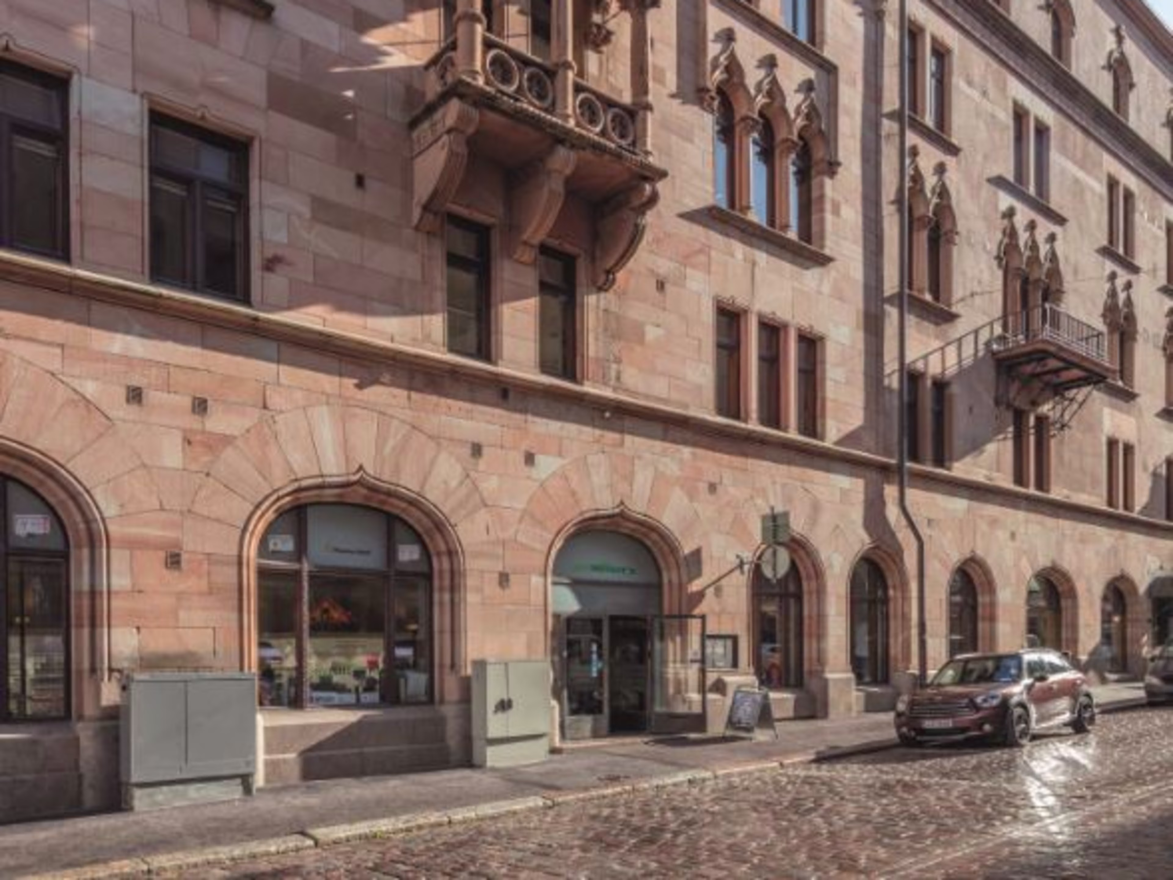 ETELÄESPLANADI 12 / KASARMIKATU 27