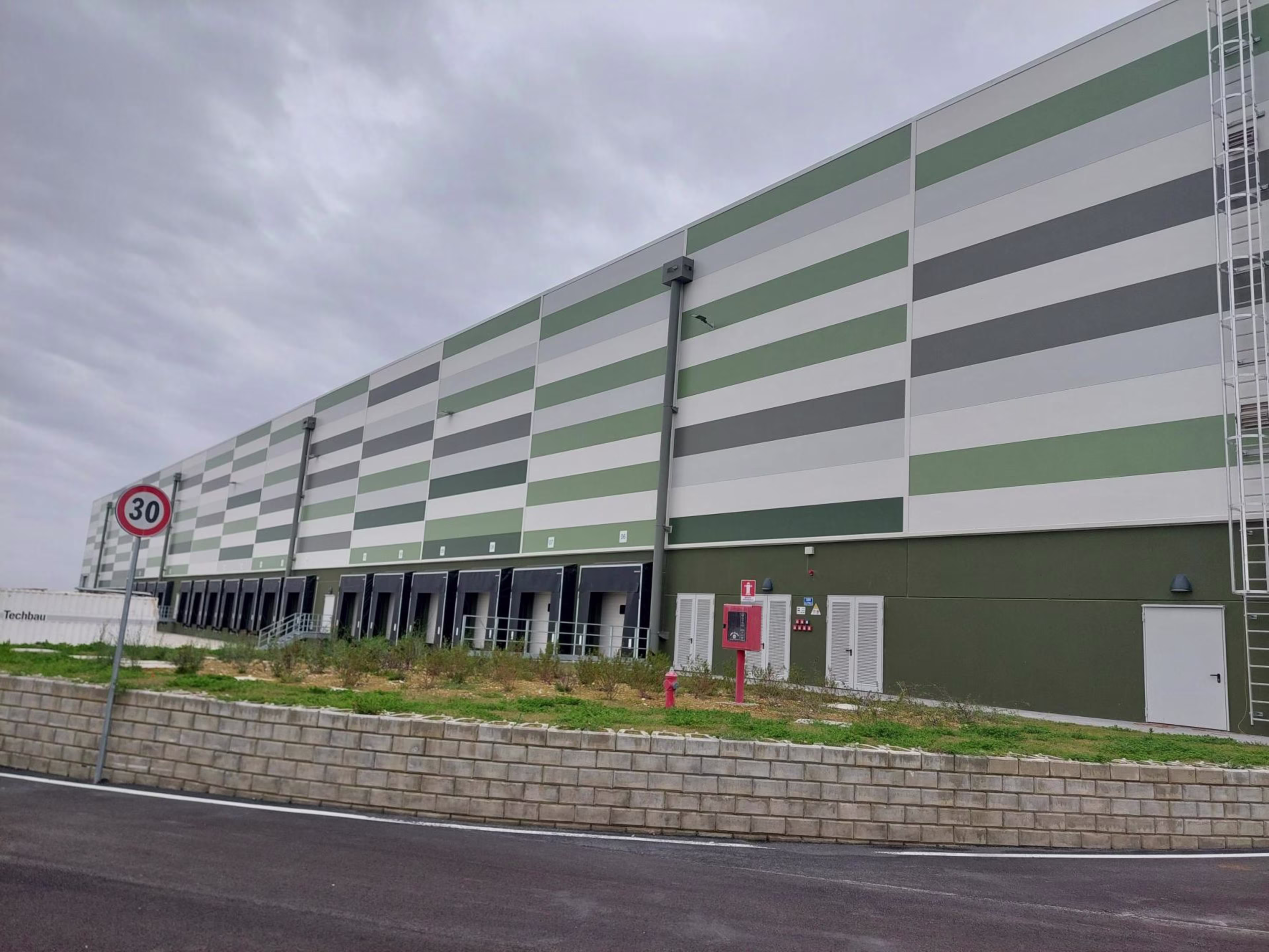 Immobile logistico in locazione a Fara in Sabina, Rieti