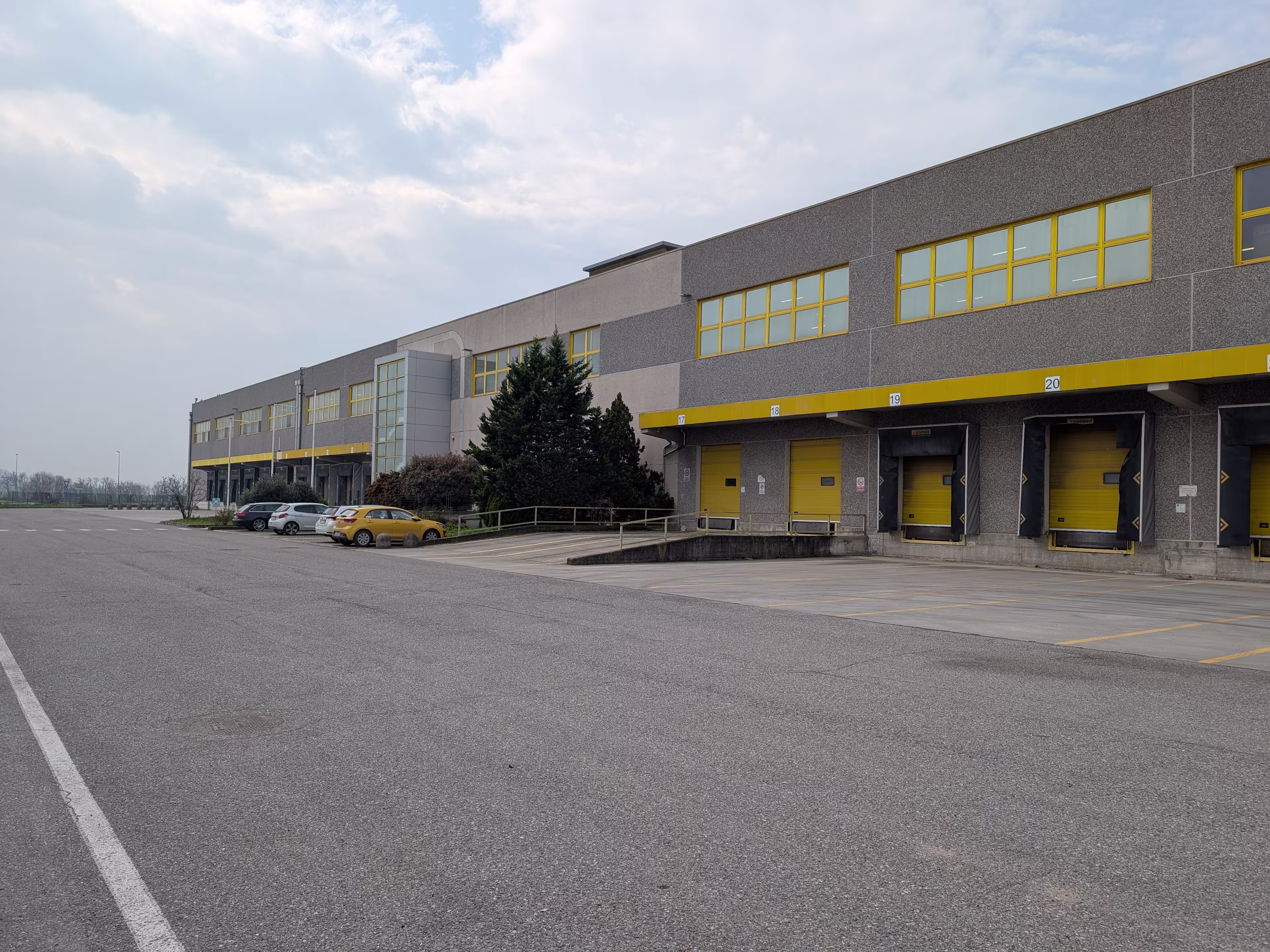 Immobile logistico in locazione a Siziano, Pavia
