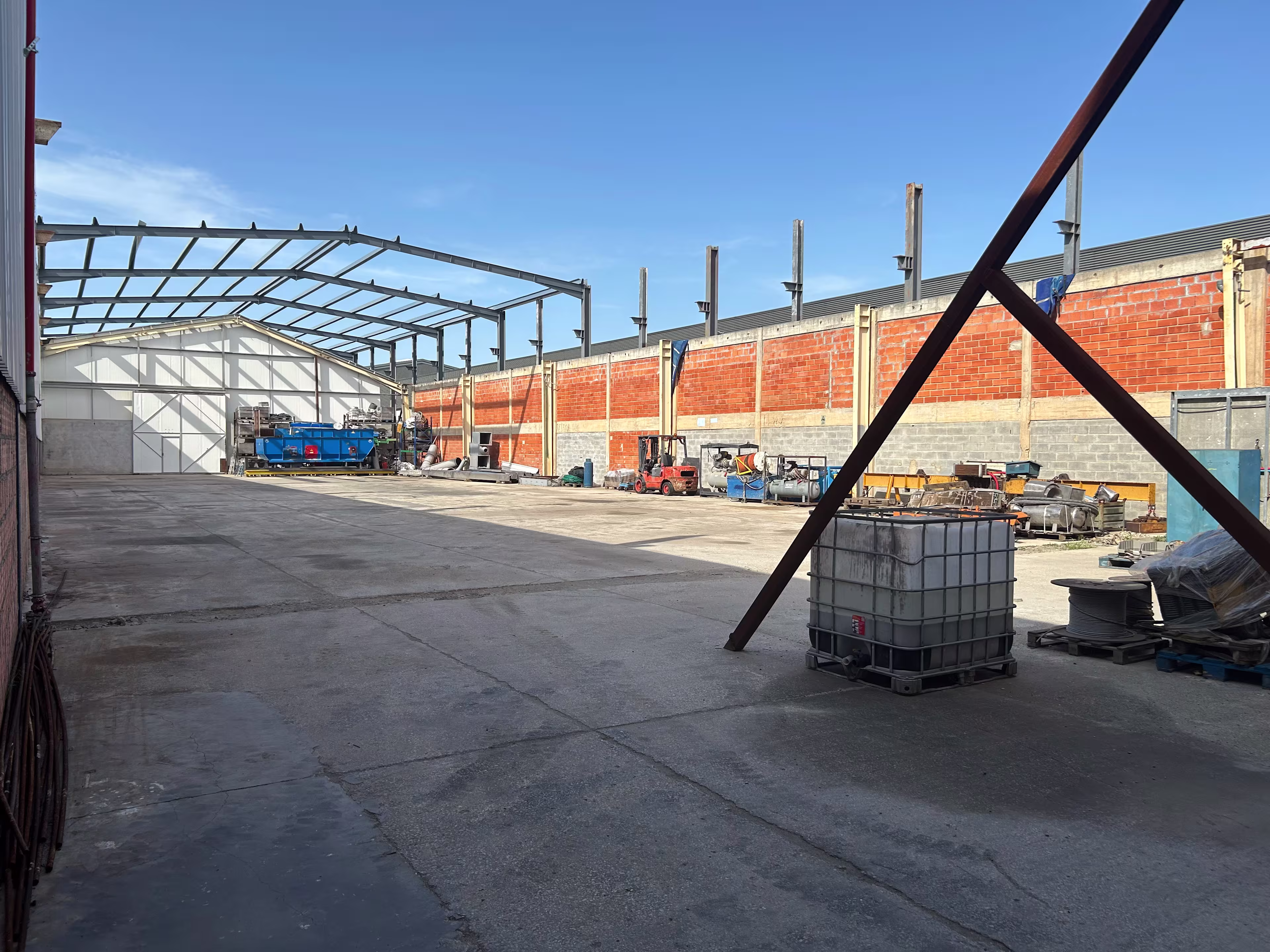 Armazém Zona Industrial Aveiro | Arrendamento