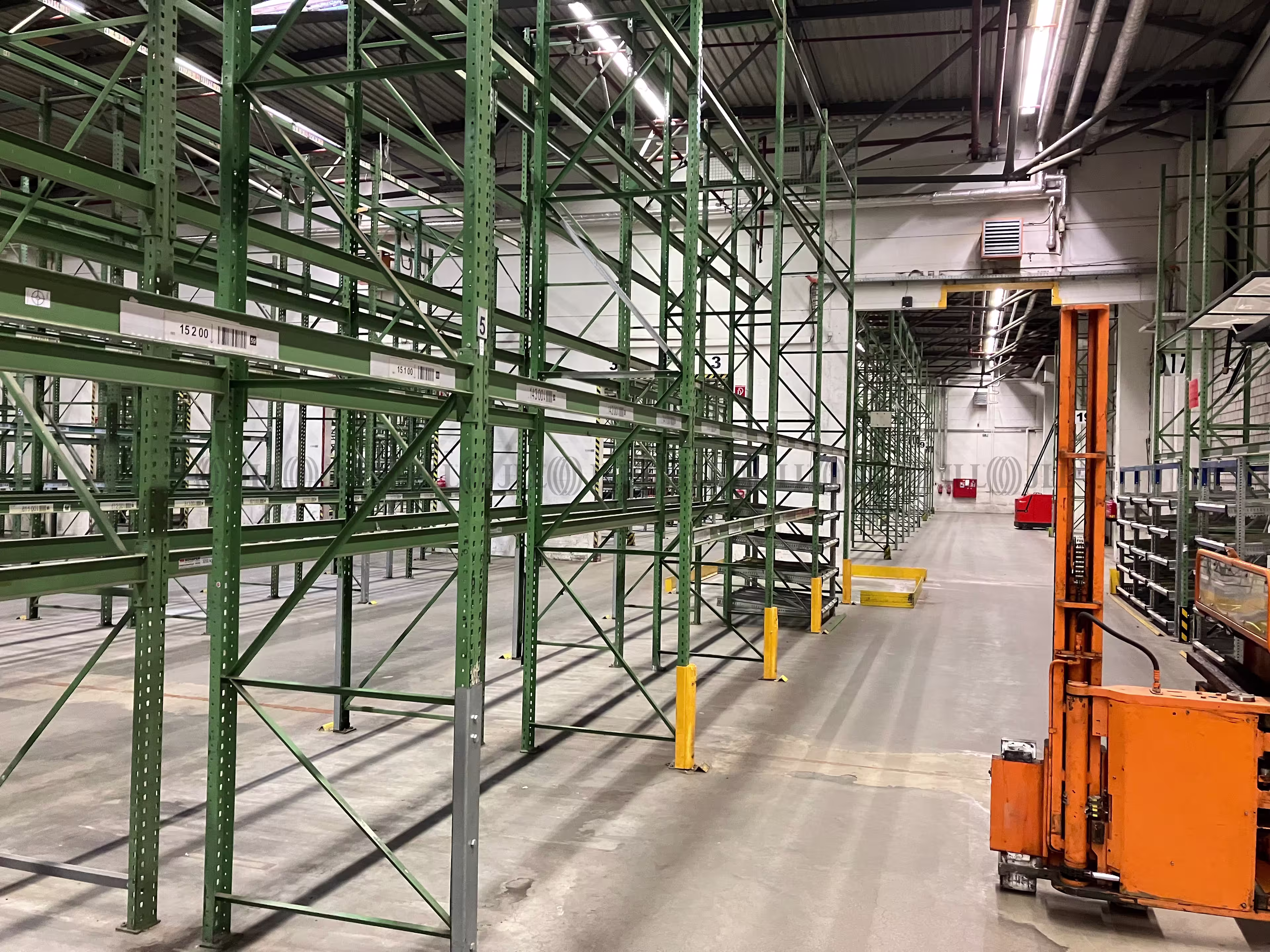 Hallen - Drei Gleichen - B2622