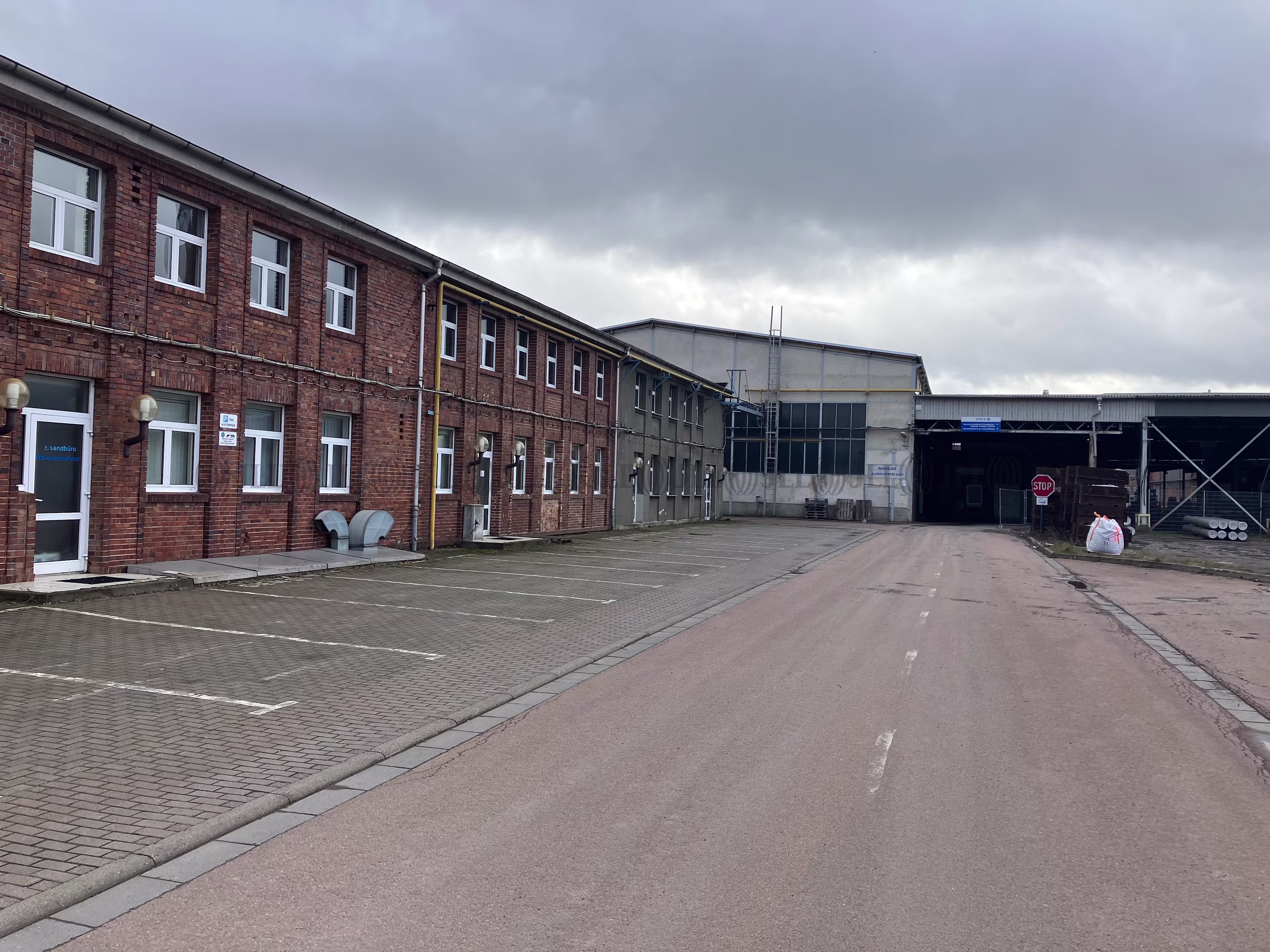 Hallen - Mansfeld - B2917