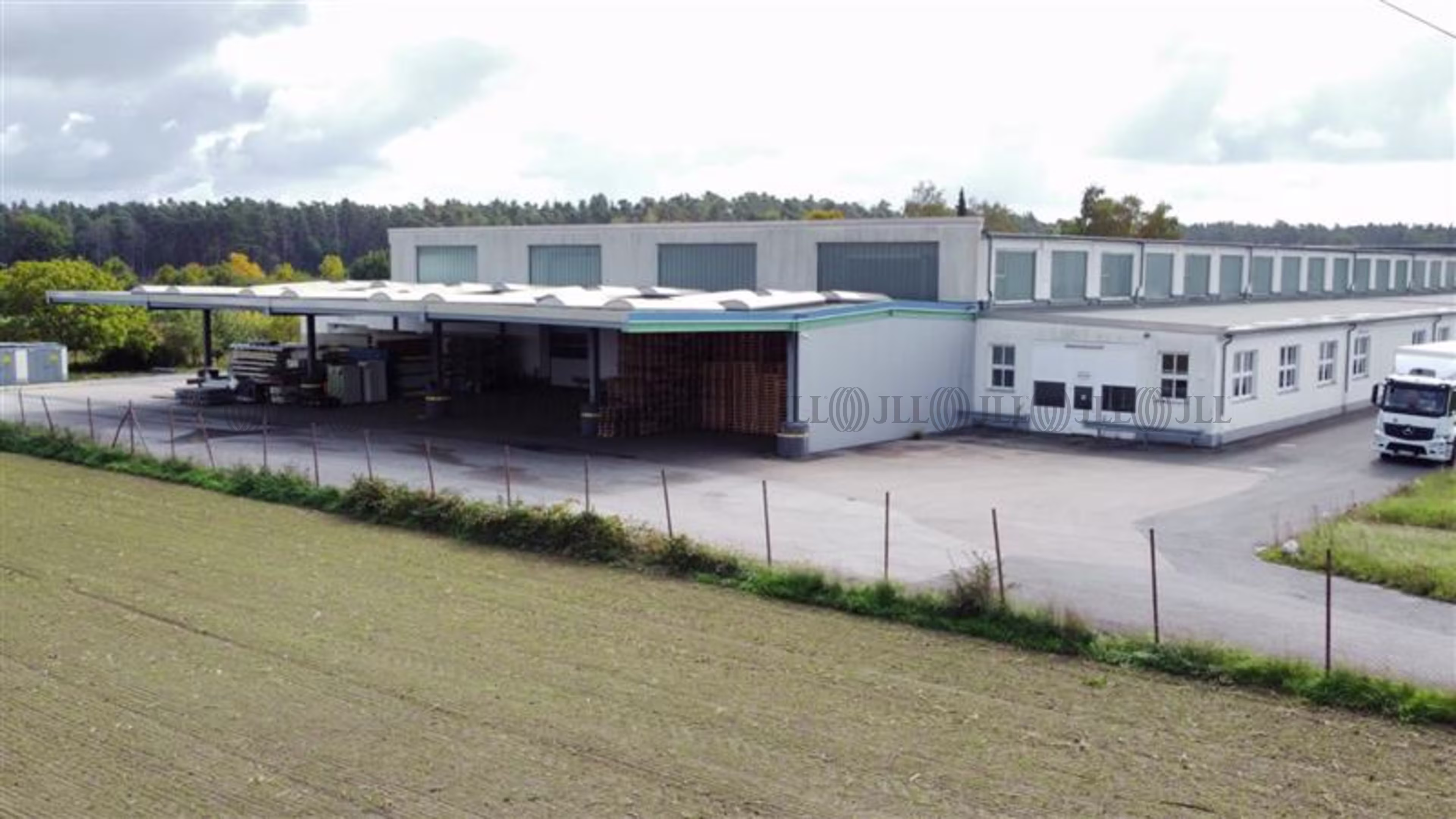 Hallen - Roßtal - M2570