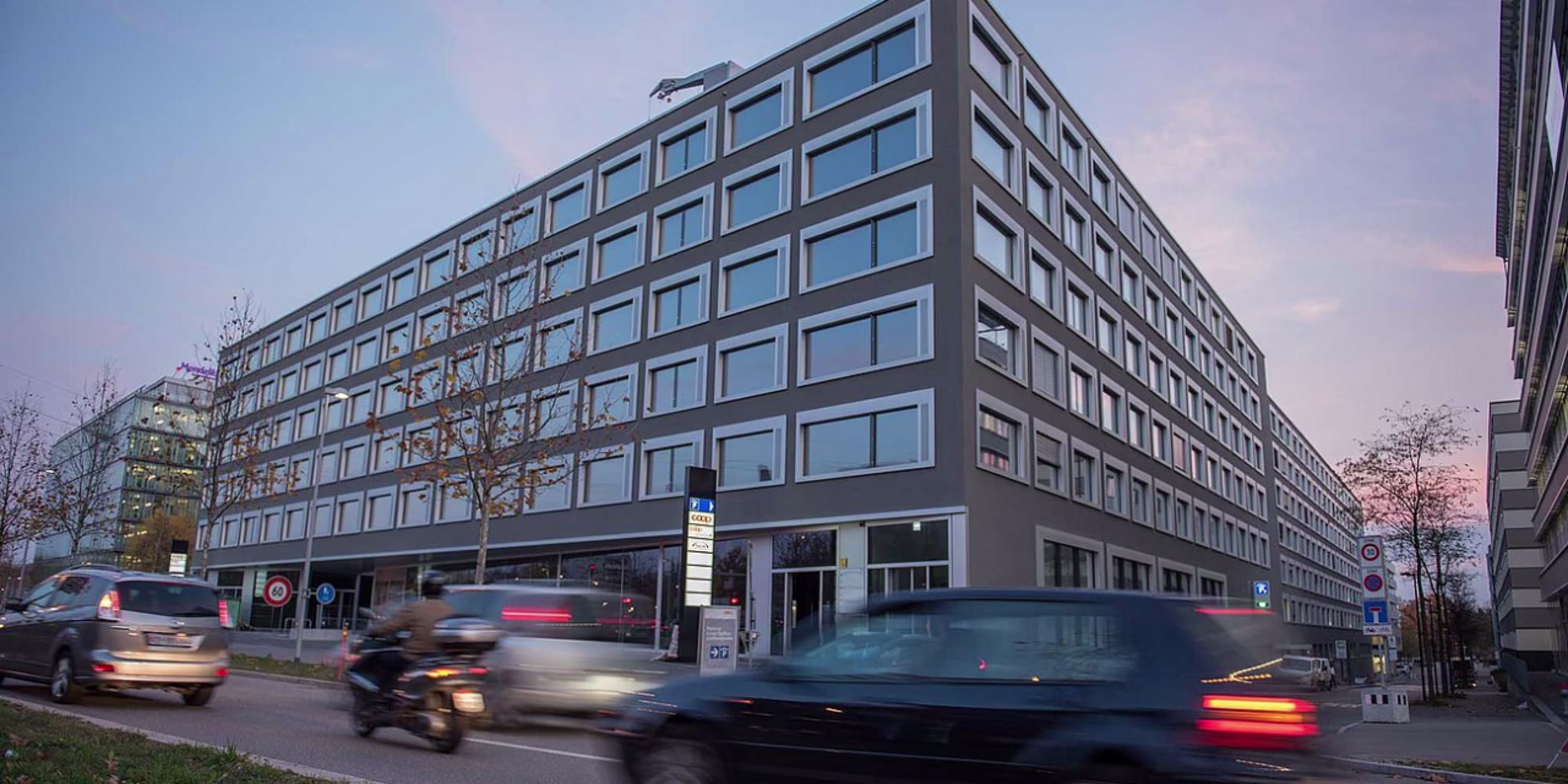 Thurgauerstrasse 132 - 136, Farmanstrasse 11