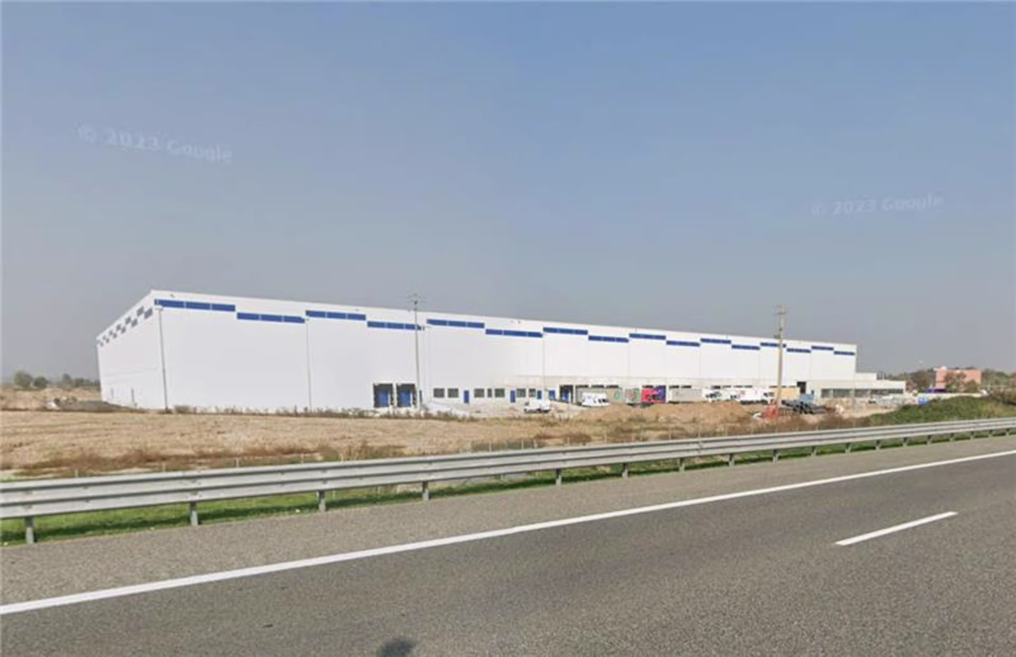 Immobile logistico esistente in locazione a Carisio, Vercelli