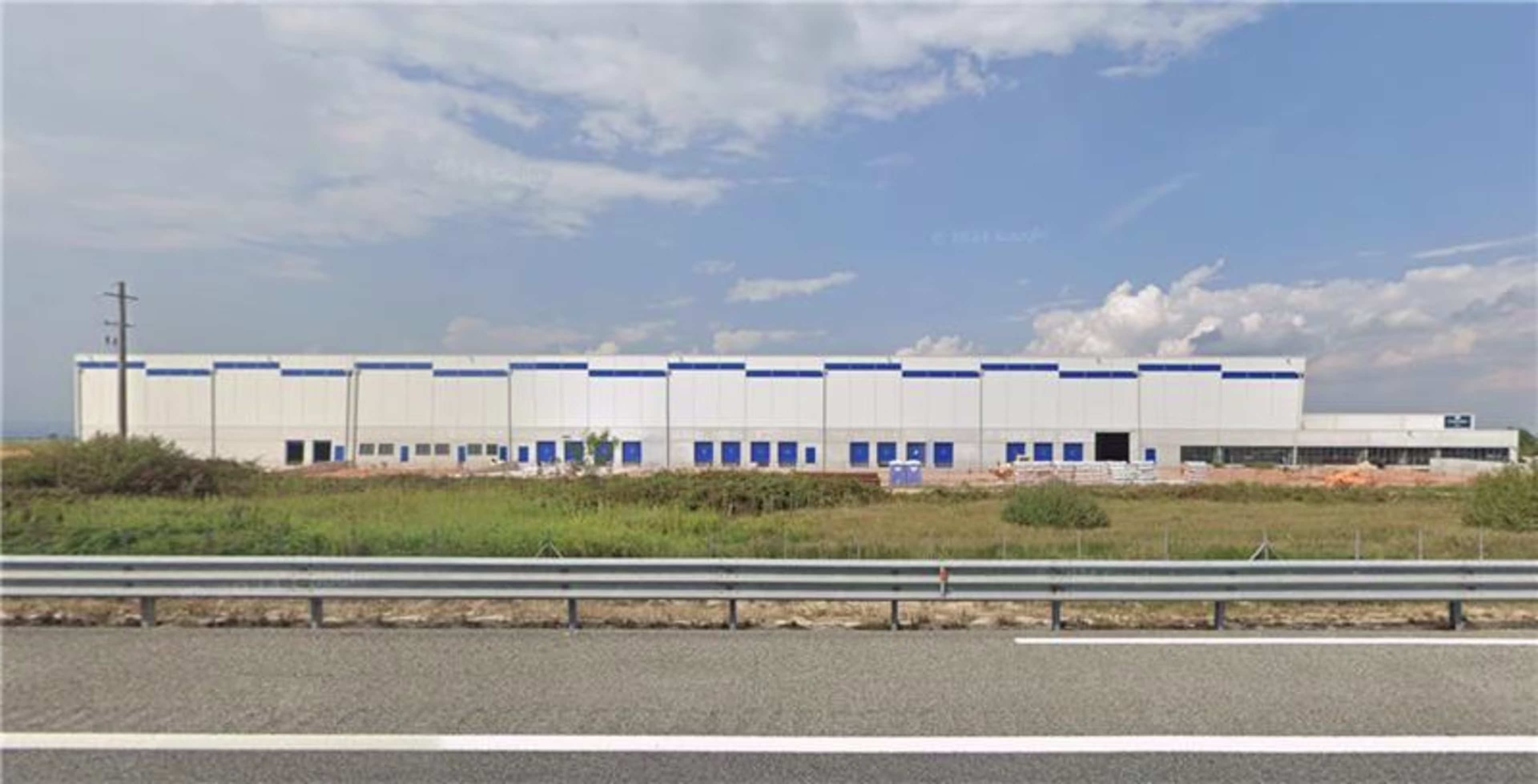 Immobile logistico esistente in locazione a Carisio, Vercelli