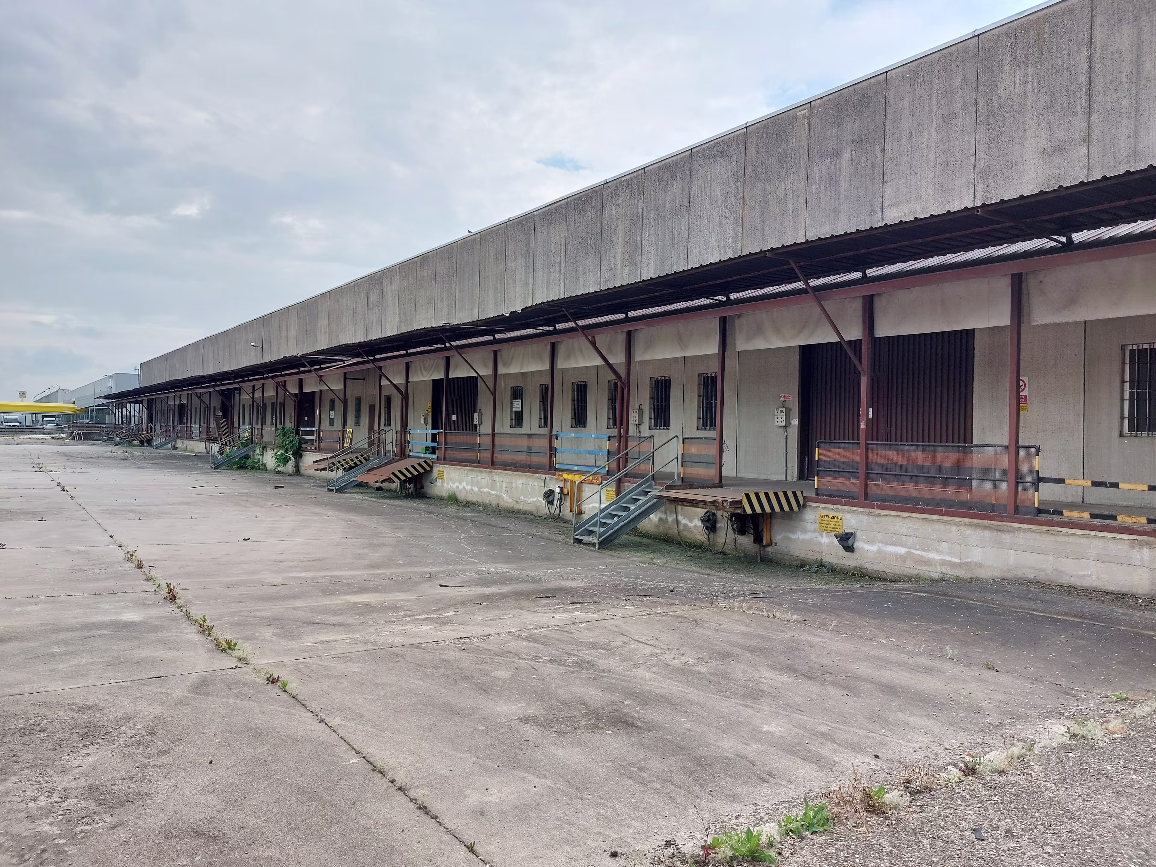 Immobile logistico in locazione a Pieve Emanuele (Milano)