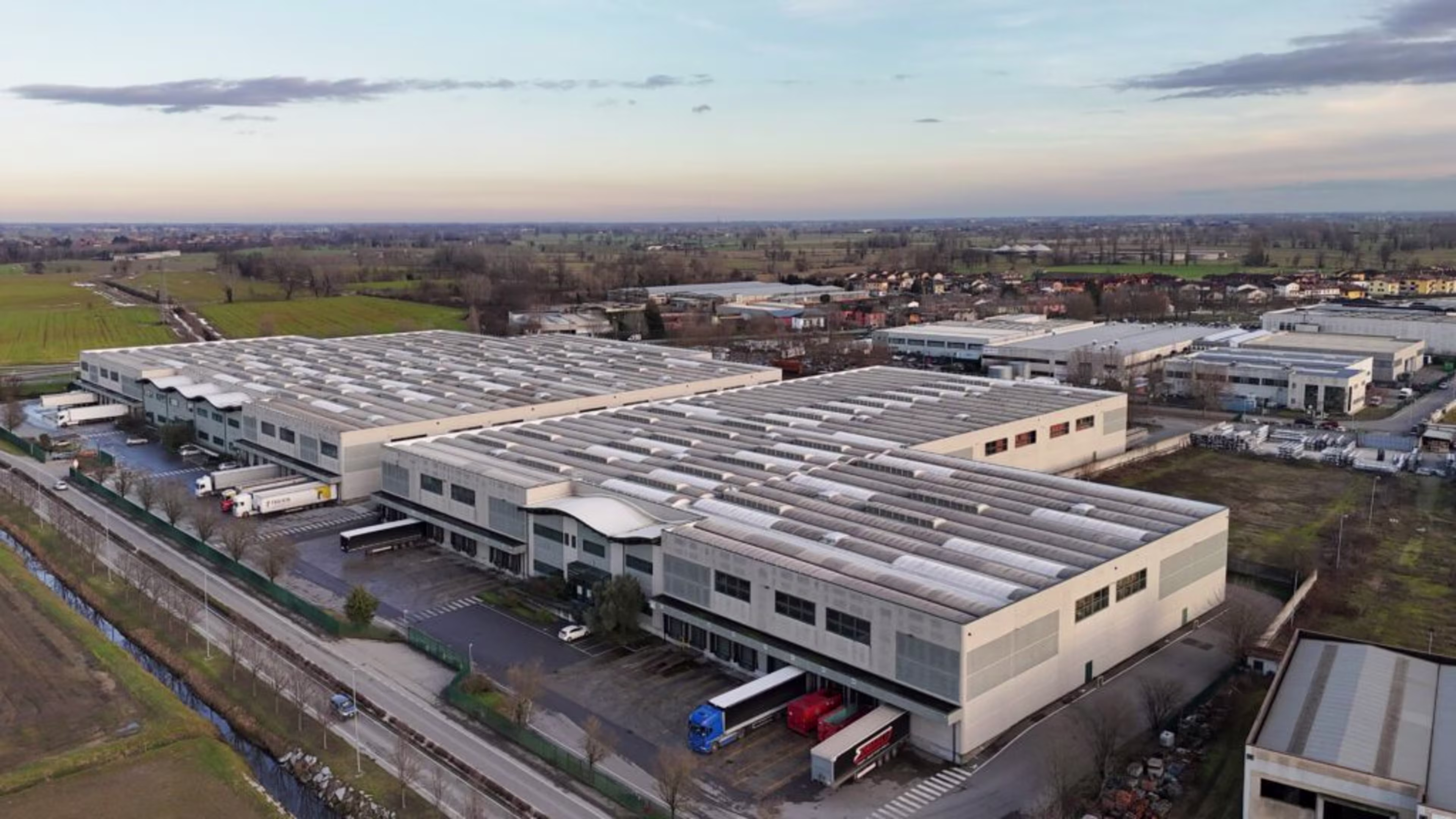 Complesso logistico in locazione a Massalengo, Lodi