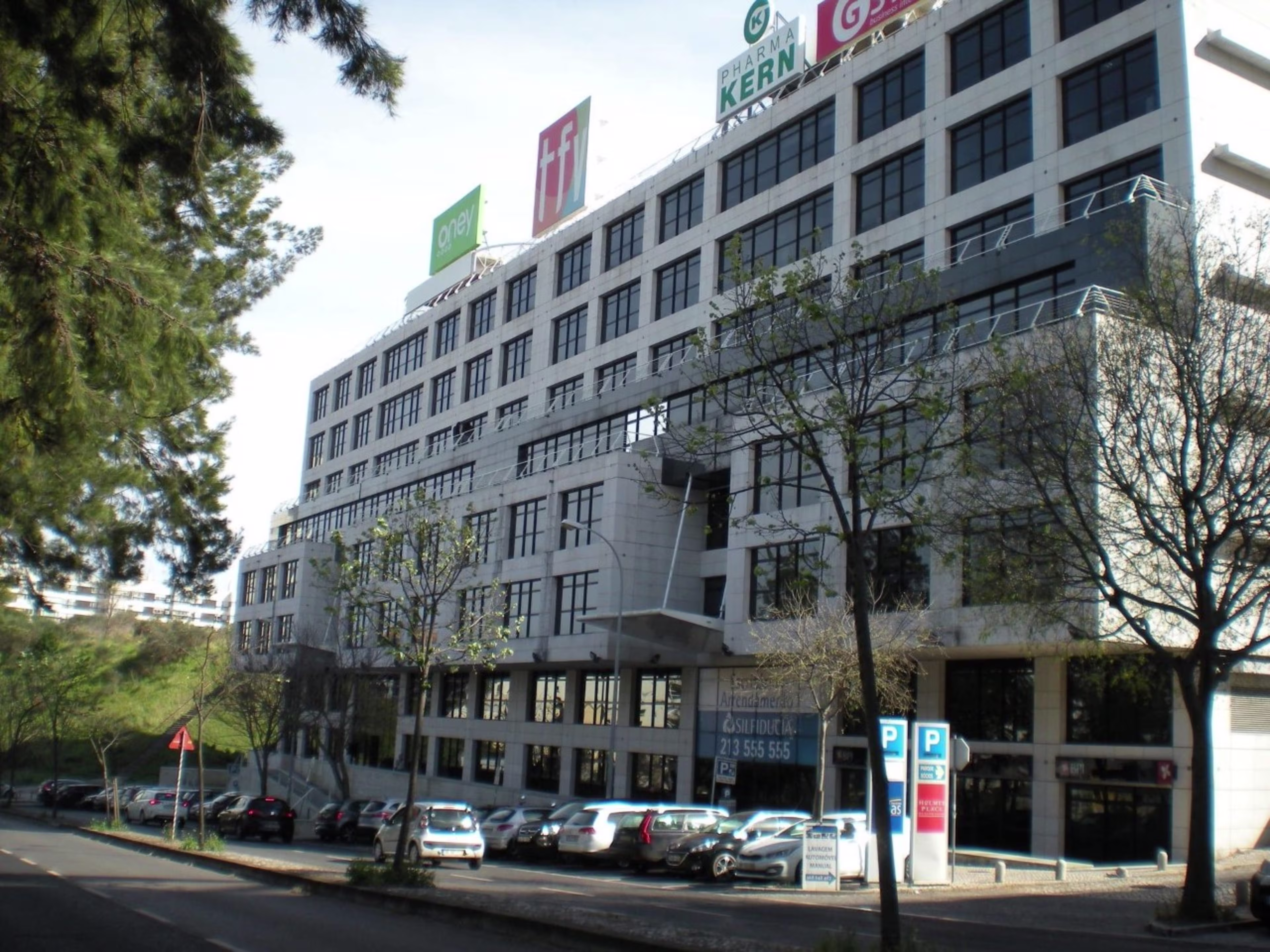 Avenida José Gomes Ferreira, 15
