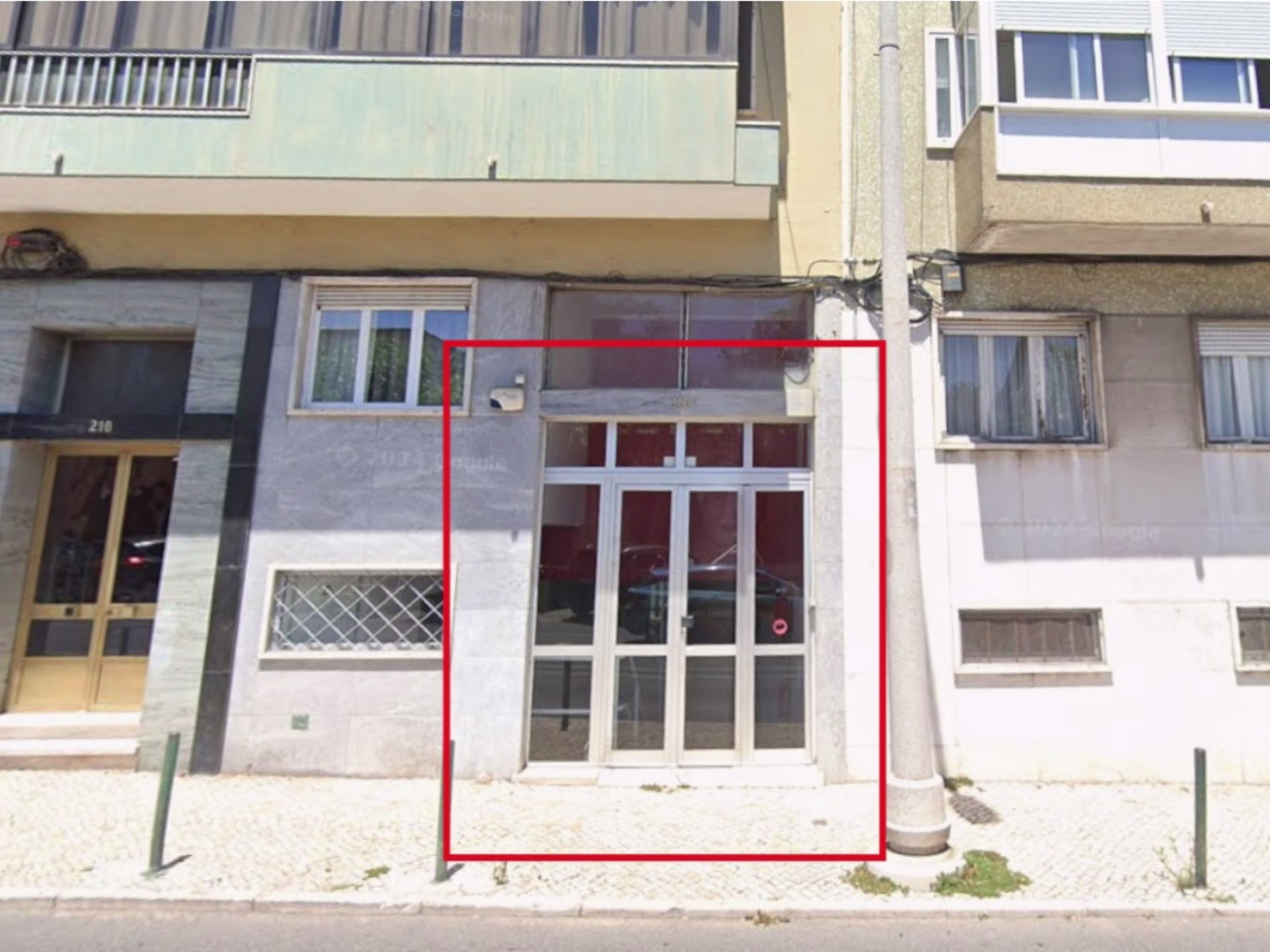 Estrada de Benfica 210 | Loja para Arrendar