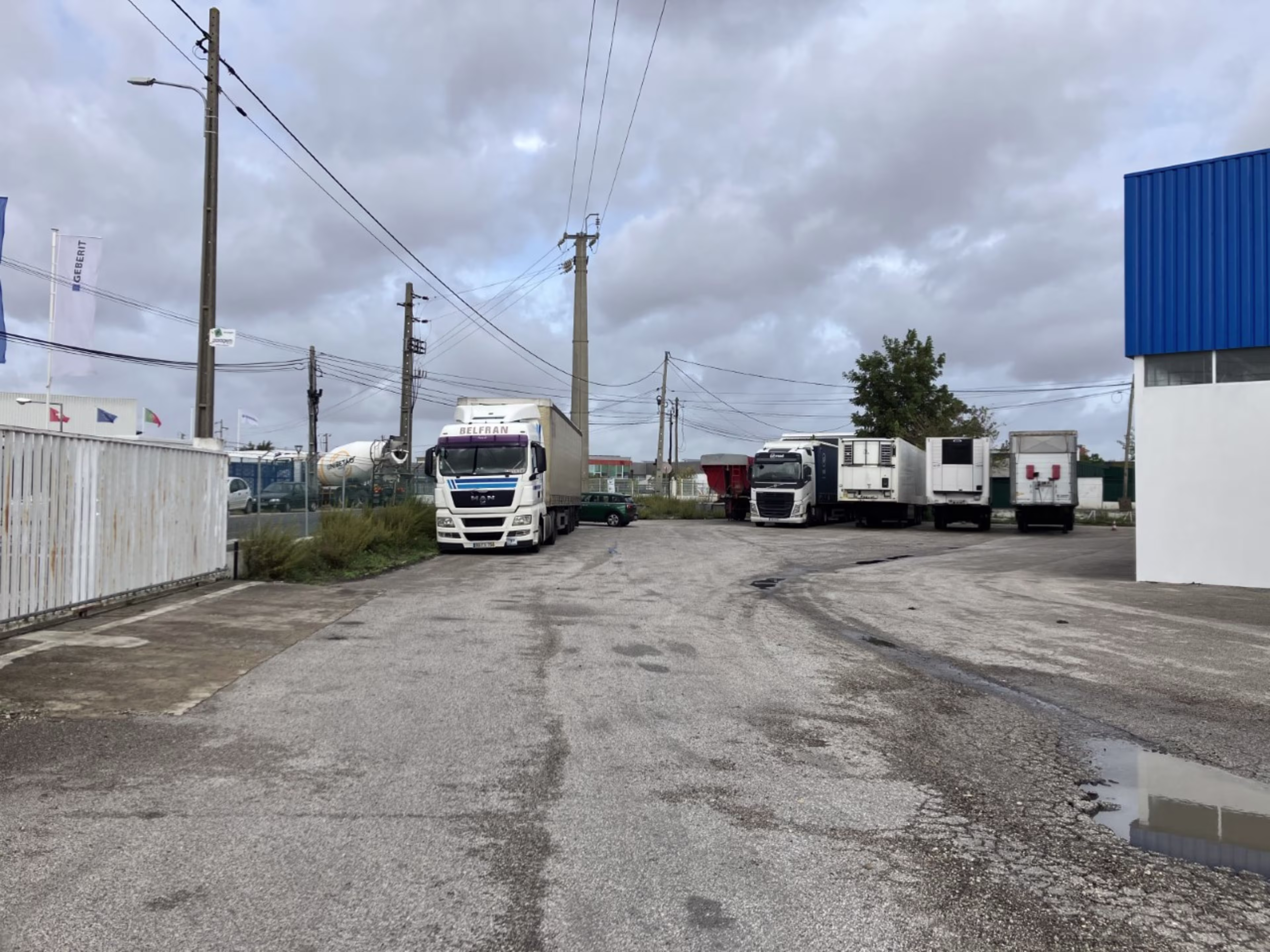 Armazém no Carregado