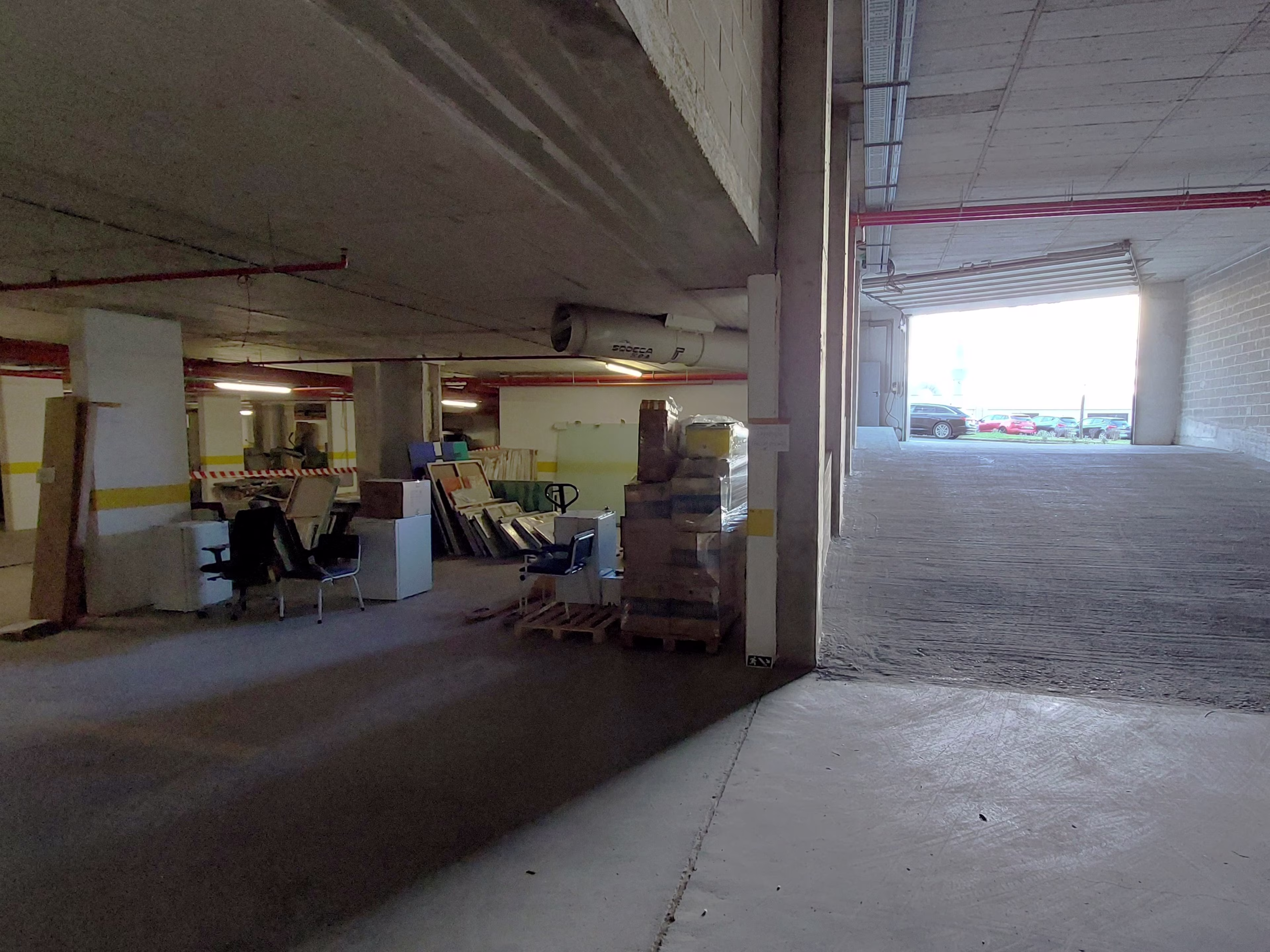 Armazém + Estacionamento Carnaxide