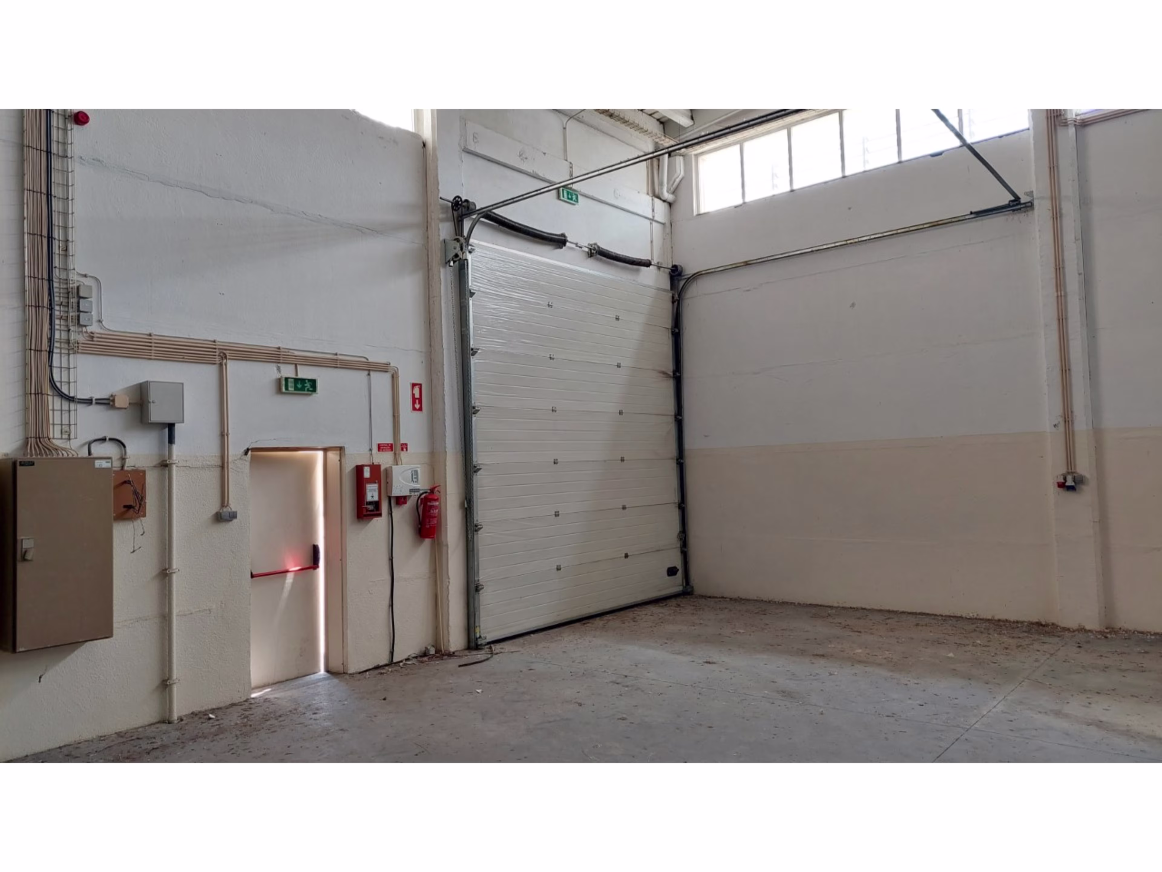 Armazéns no Montijo