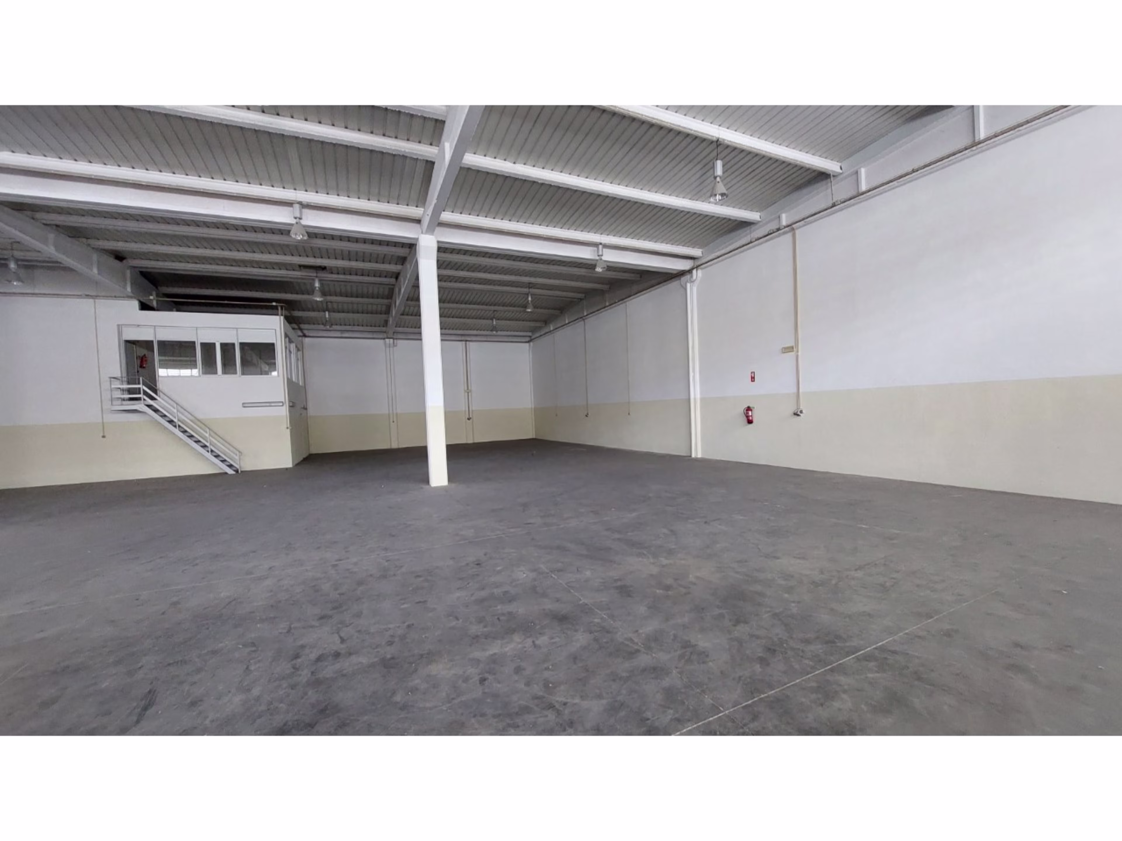 Armazéns no Montijo