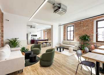 Cluster Offices, Dworcowa 8