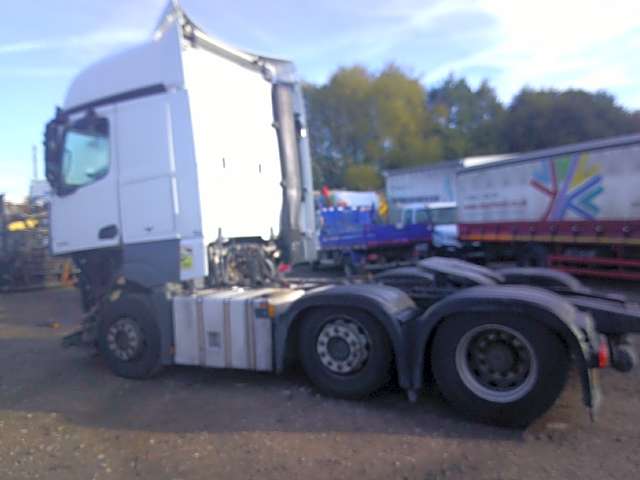 Mercedes Actros 2548